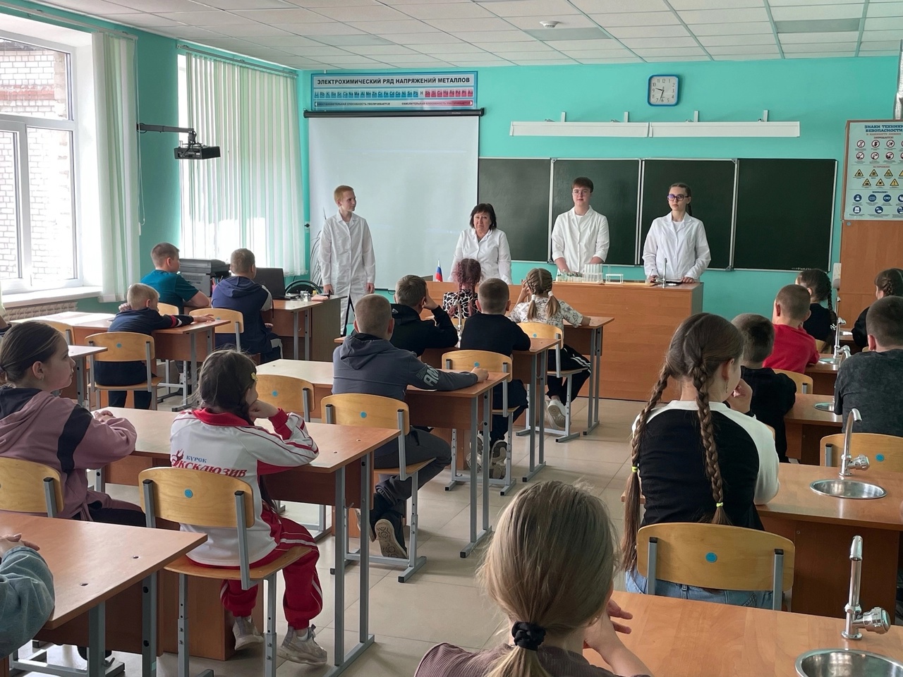 День увлекательных наук в «Точке роста» для детей летнего лагеря «Планета детства».
