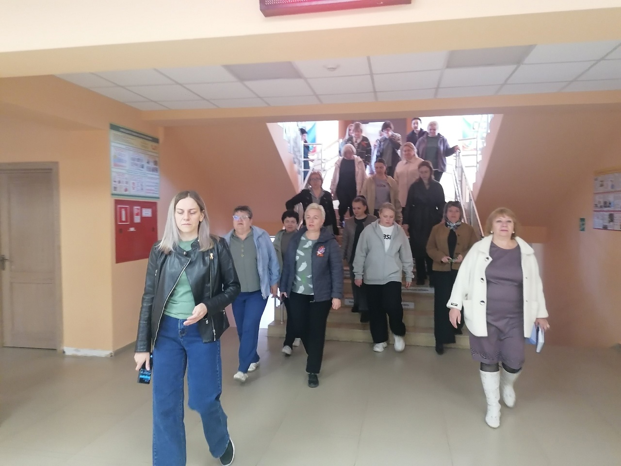 Тренировочные учения по пожарной эвакуации среди педагогов..